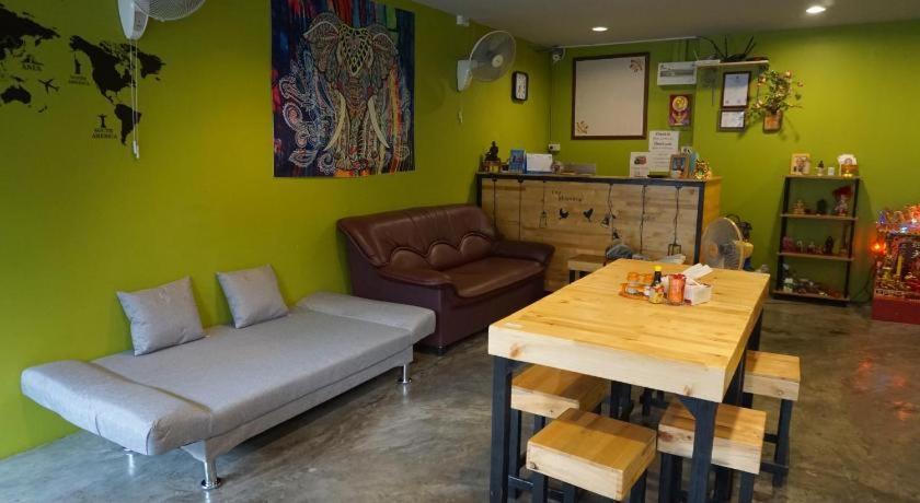 Oyo 730 Meedee Hostel Бангкок Екстер'єр фото