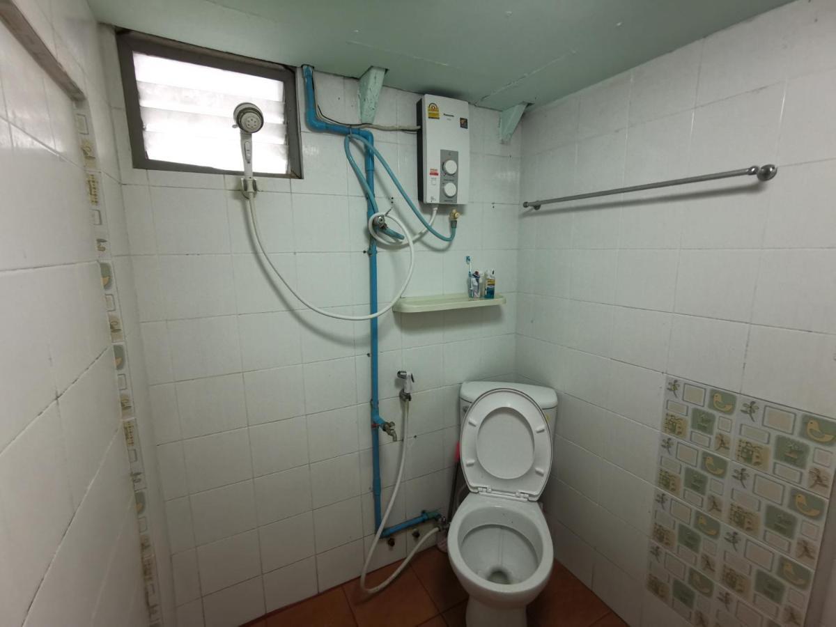 Oyo 730 Meedee Hostel Бангкок Екстер'єр фото